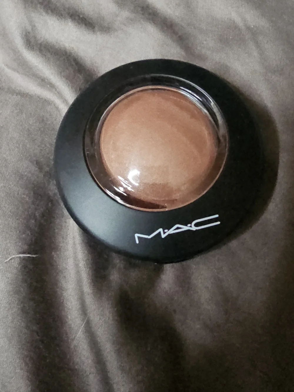 MAC Cosmetics Mineralize Blush Love Joy in Black Compact